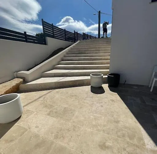 Neuve Piscine Privee