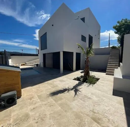 Neuve Piscine Privee *